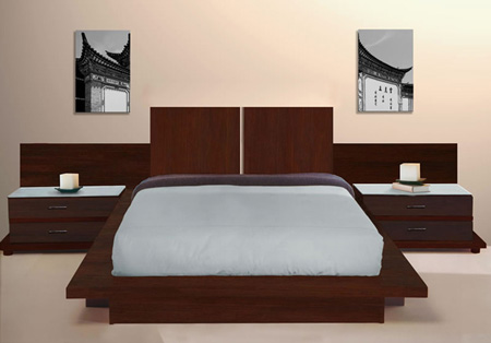Dormitorio elegante de con una amplia cabecera de cama