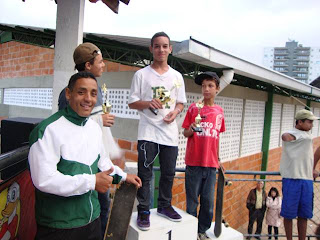 Secretário de Esportes, Alexandre da Trindade, com campeões da categoria Open 2