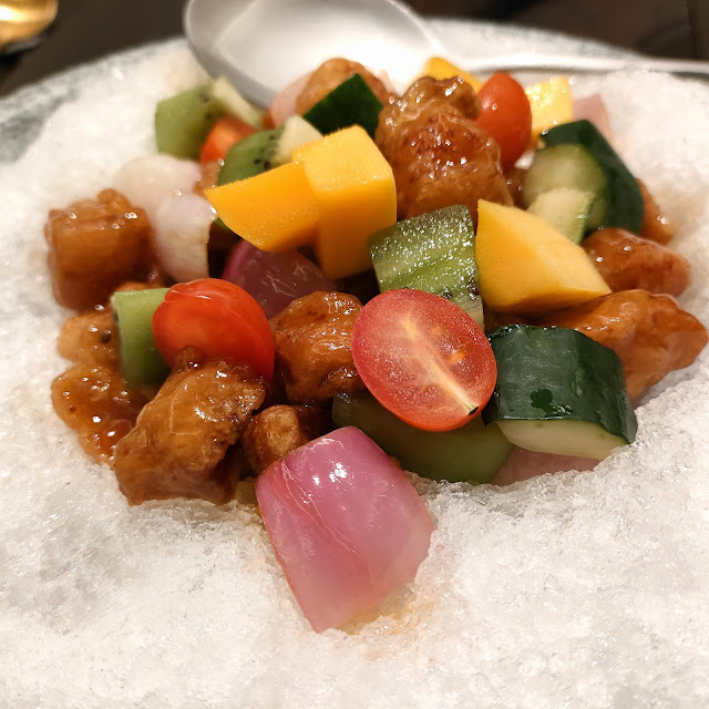 有米气 YouMiQi : 招牌冰镇咕咾肉 Signature Sweet Sour Pork with Fresh Fruits on ICE