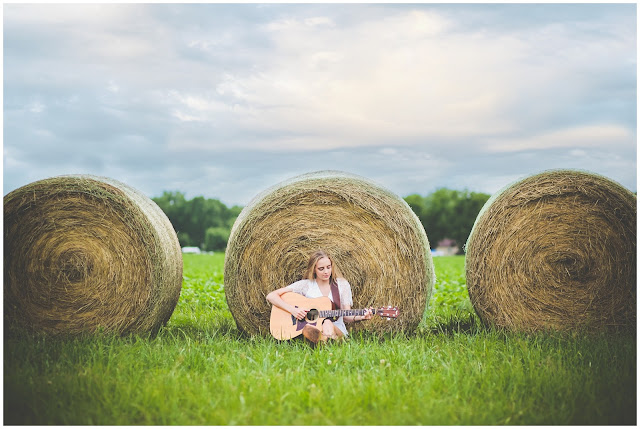 senior photos with guitar