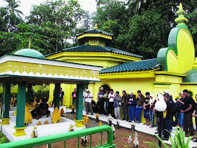 Hasil carian imej untuk ‪makam raja haji‬‏