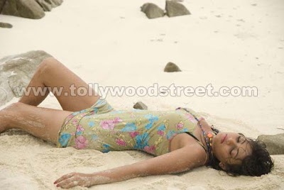 Sneha Ullal in Bikini very hot