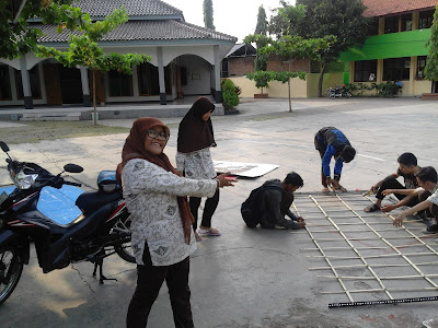 Dokumentasi Foto Bongkar Laptop Raksasa Mading Arema SMK Al-Irsyad Tegal