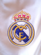 En 1911 se usa el color azul en las medias, para tener en 1925 el primer . (escudo real madrid)