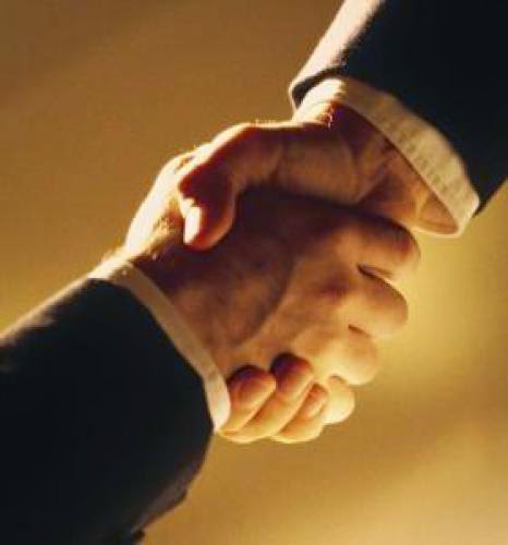 3 Steps To The Perfect Handshake