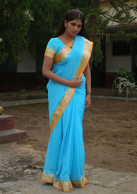 Bhuvaneswari Hot Photos in Saree