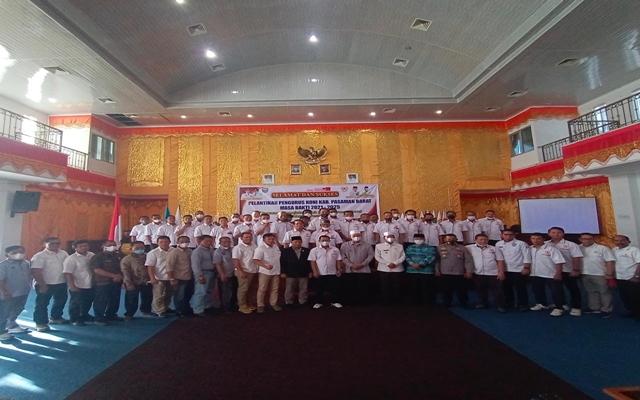 Plt KONI Provinsi Sumbar Melantik Pengurus KONI Kabupaten Pasbar Periode Masa Bakti 2021-2025