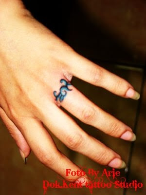 tattoo am finger