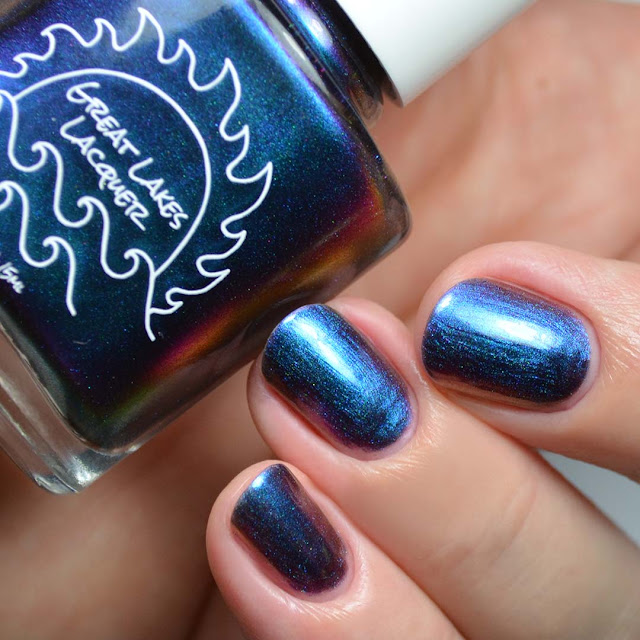 blue multichrome nail polish