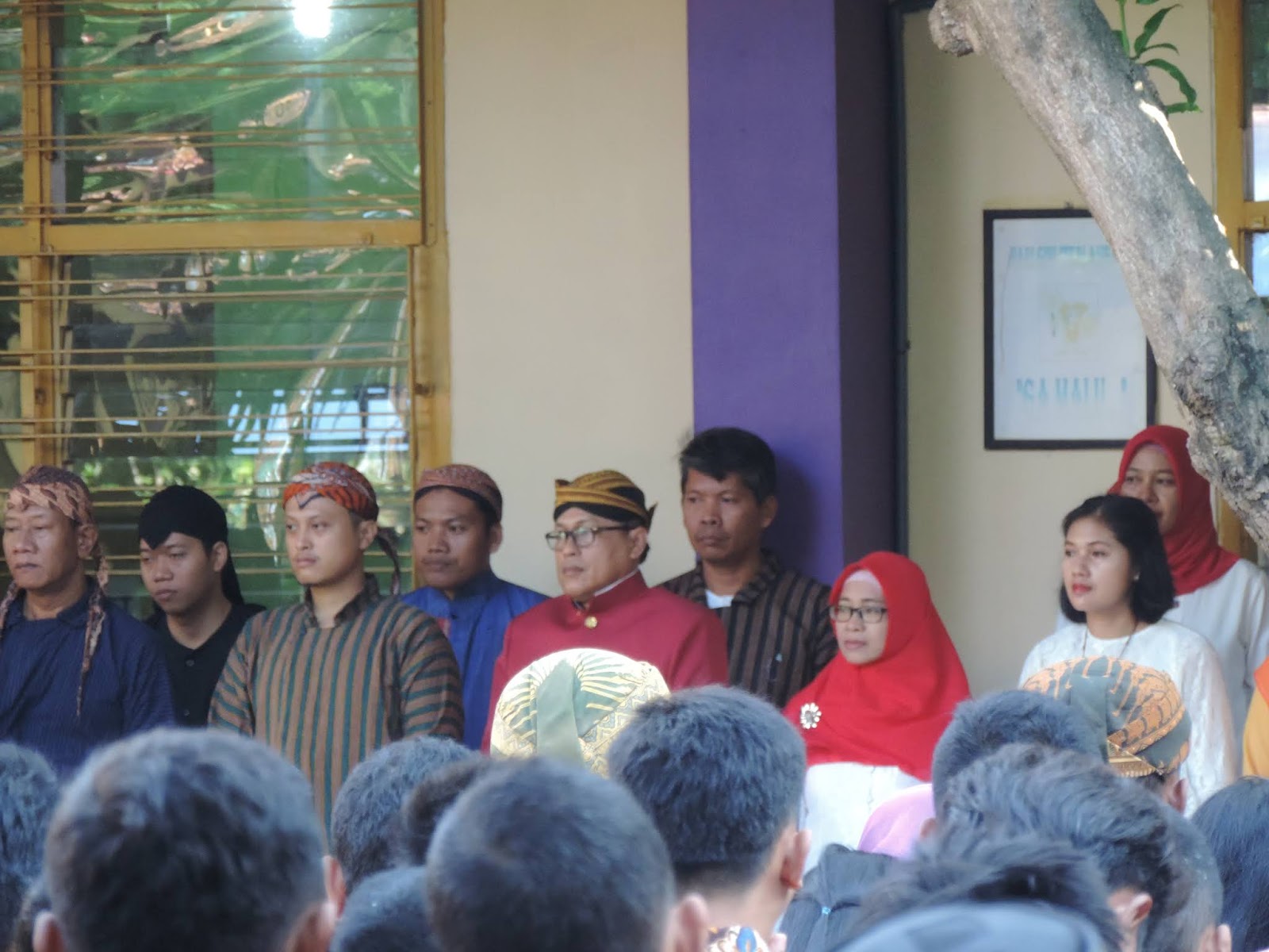 Kepala SMK N 4 Semarang Felik Yuniarto M M bertindak sebagai pembina upacara peringatan hari Kartini Tahun 2019