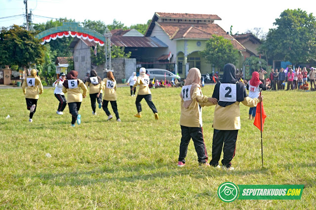 lomba bola kasti kecamatan bae