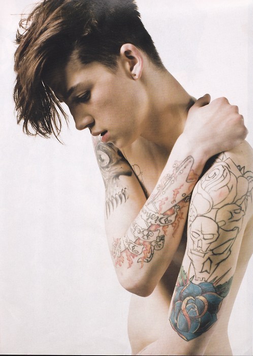 Spontaneous living: Boys with tattoos