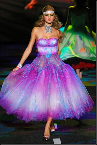 BETSEY-JOHNSON-SPRING-RTW-2011-PODIUM-056_runway