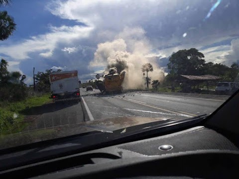 PIAUI: Bandidos explodem dois carros fortes em Campo Maior.