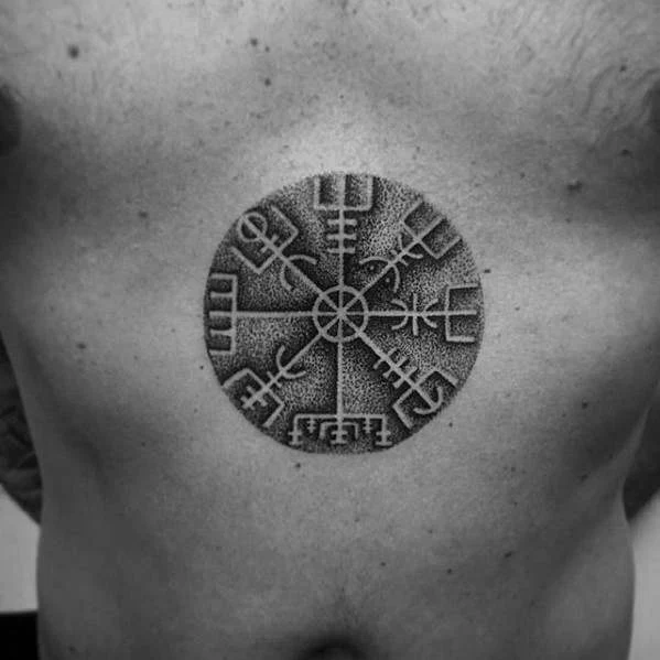 tatuaje de vegvisir vikingo