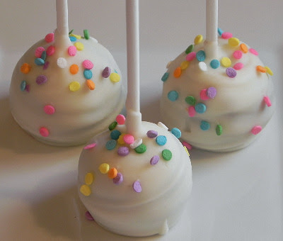  Internet surfing I've been doing I ran across Cake Pops and Bakerella