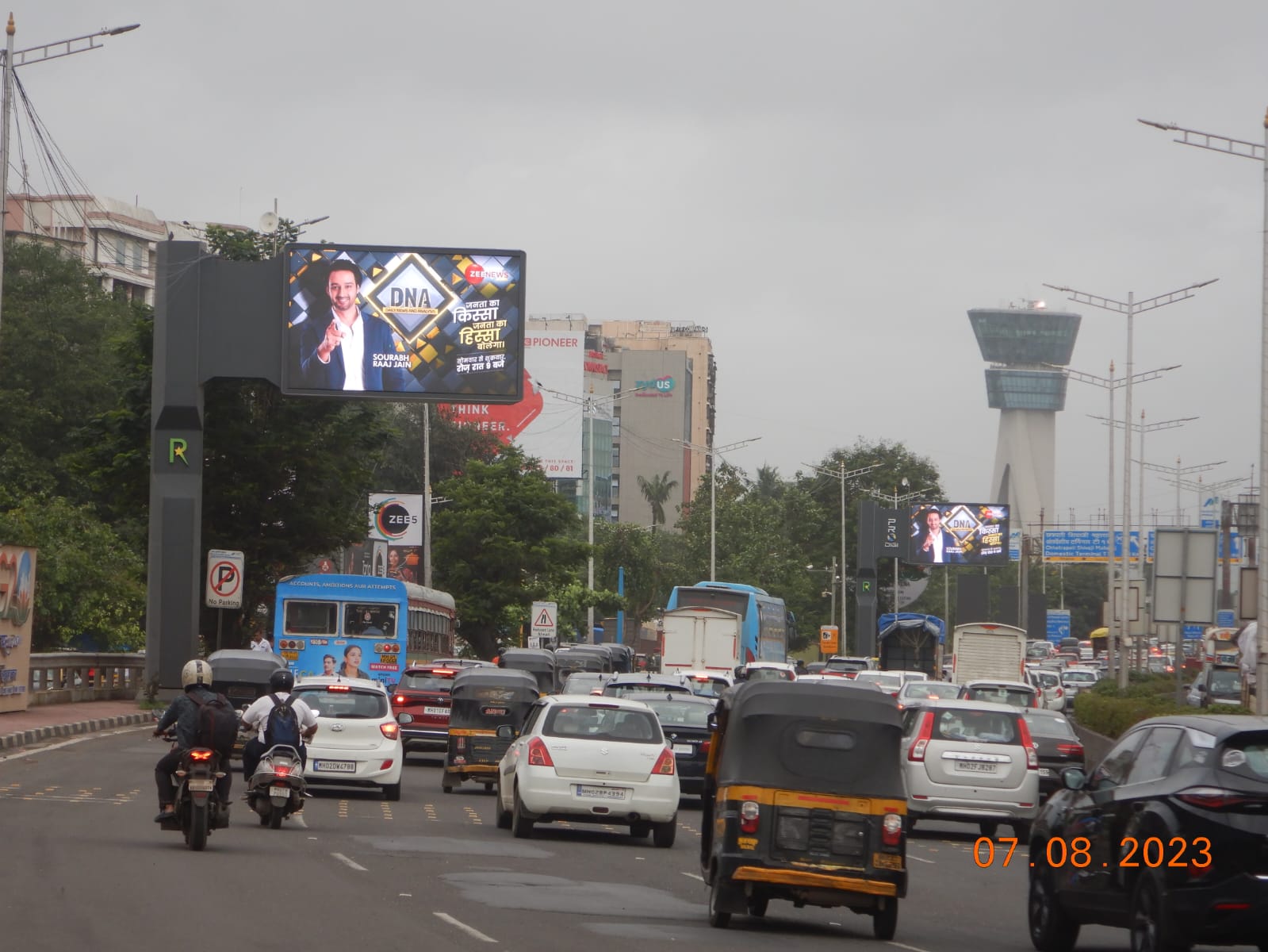 Zee News embraces an innovative Digital Out-of-Home (DOOH) strategy to elevate its prime-time show, "DNA",Fast News India,