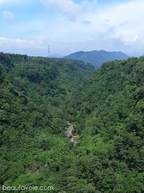 Jurang yang dilewati kereta api Jakarta Bandung