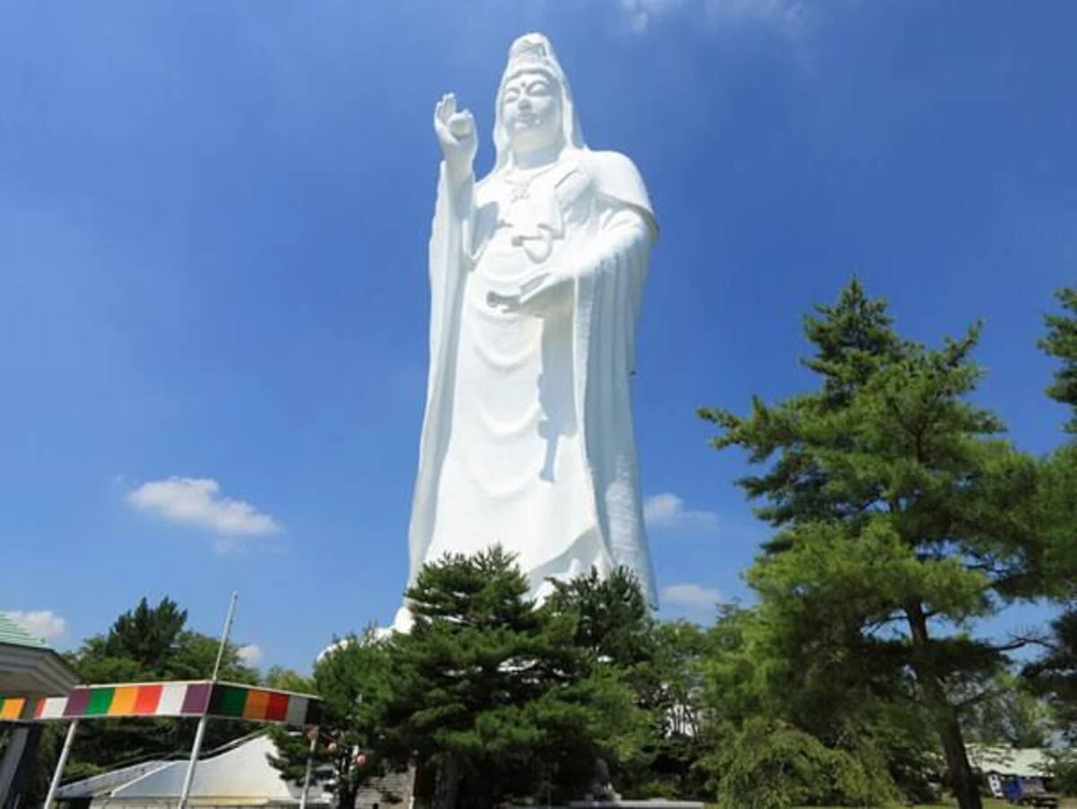 تمثال سينداي دايكانون (Sendai Daikannon)