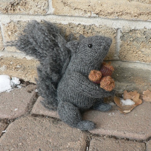 Squirrel - Free Knitting Pattern 