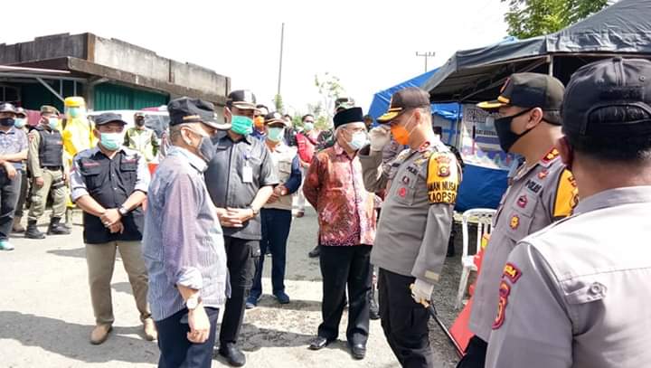 Bupati Adirozal Dampingi Kapolda Jambi Irjen Firman Santyabudi Tinjau Posko Pengaman Covid 19