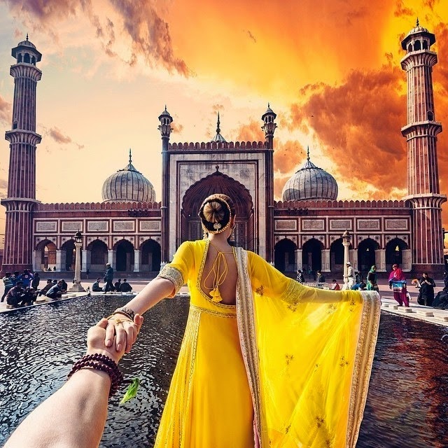 Photographer Follows His Girlfriend Around India, And Captures A Unique View Of Its Mystical Beauty.