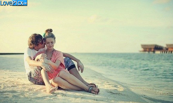 Love Couple On Beach Romantic Lovers