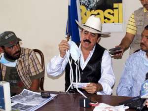 manuelzelaya3--300.jpg