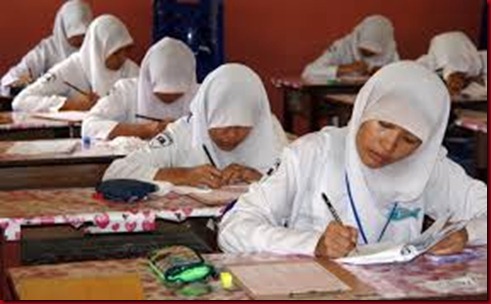 UN Ujian Nasional Paksa Siswanya Menginap Di Sekolah