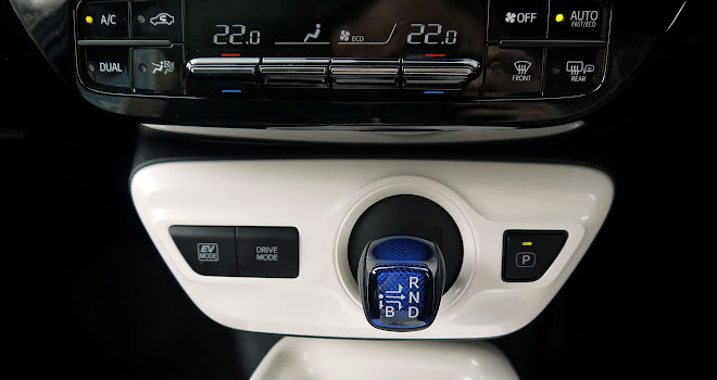 2016 Toyota Prius controls