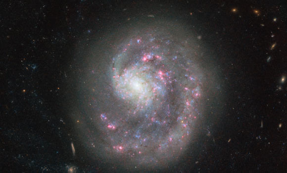 hubble-mengamati-galaksi-katai-ngc-4625-astronomi