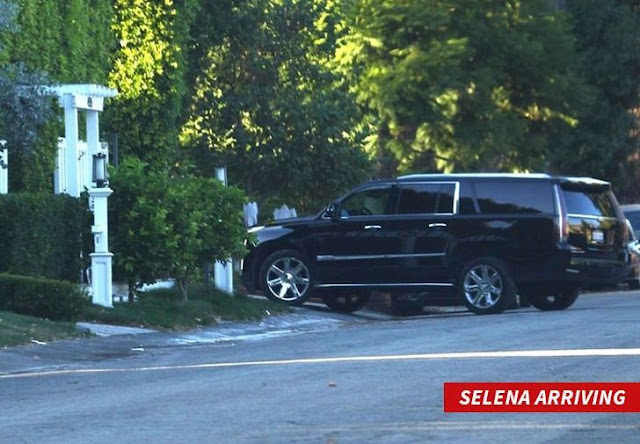 Exes Justin Bieber & Selena Gomez hang out together at her place (photos)