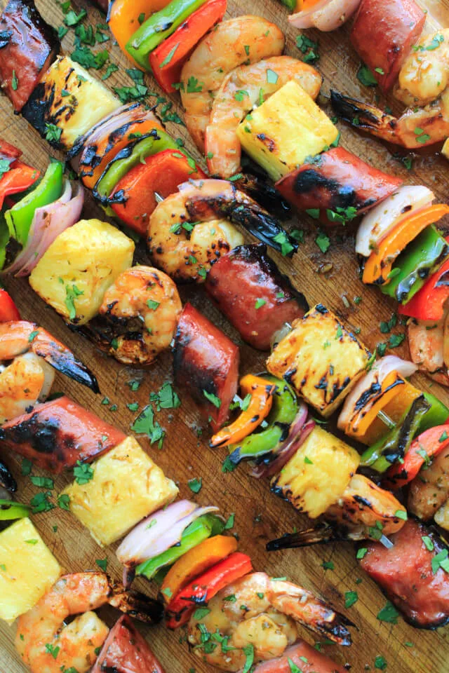 This Pineapple Shrimp and Kielbasa Kabobs recipe pairs tender marinated shrimp with lean turkey kielbasa and fresh vegetables for a colorful kabob that cooks on the grill in less than 10 minutes! #Ad  @Rubbermaid