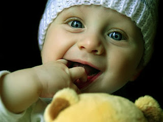 Beautiful Baby Wallpapers 2012