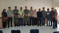 Bertajuk Jumat Curhat, TNI - Polri Melalui Danramil 01 Dan Polsek Lalabata Soppeng Perlihatkan Sinergitas