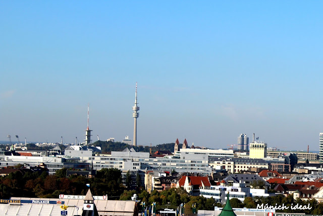 Captura hacia el Olympiaturm en Múnich desde la Oktoberfest