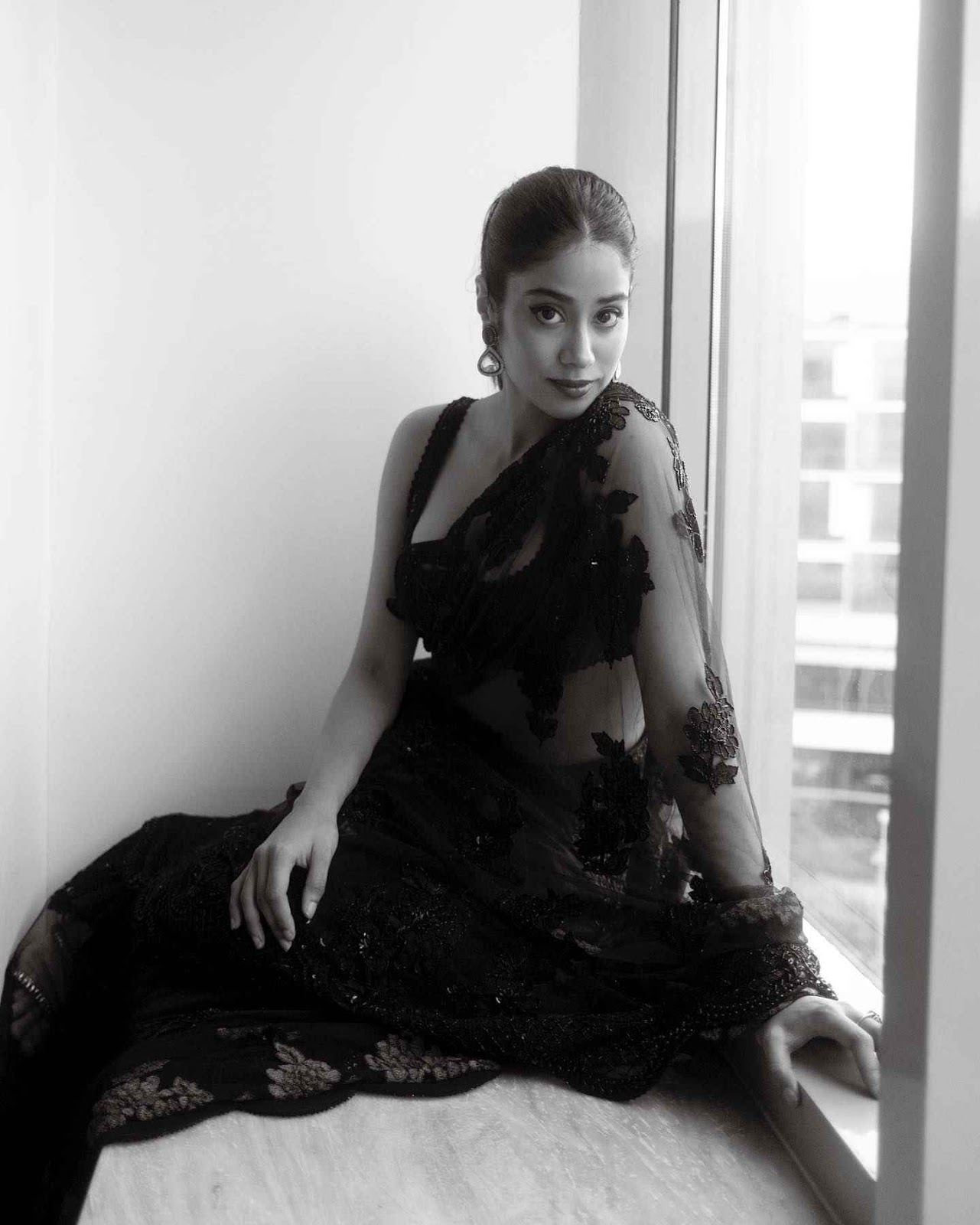 Janhvi Kapoor black dress