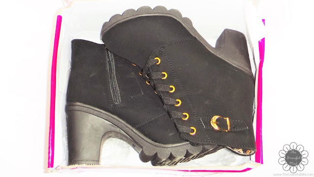 DressLily.com - Shipping and Delivery - Stylish Lace-Up and Buckle Design Solid Color Ankle Boots For Women  - Packaging of Handle (Product Reviews at www.TheGracefulMist.com | @TheGracefulMist)