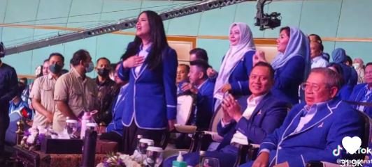 Wow, Inilah Gaya Santuy & Cuek Annisa Pohan Joget di Depan AHY & SBY, Lincah & Asyik Banget