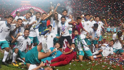 Lima Pemain Timnas  U-16 Berasal dari Jatim, Gubernur Khofifah Bangga Indonesia Juara Piala AFF U-16   