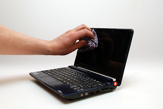 Tips Membersihkan Layar Laptop Dengan Benar
