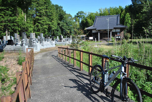 那珂市光照寺への跨線橋