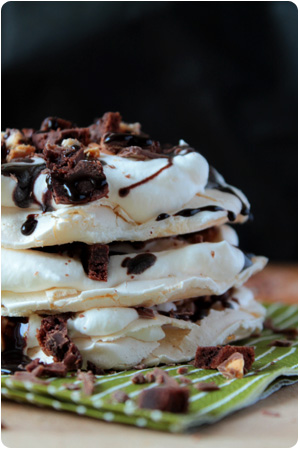 Snickers Pavlova