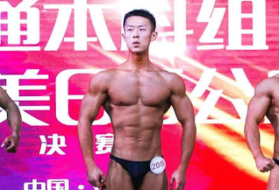 China- Anh hot boy vận động viên thể hình khoe cây bing chilling khủng