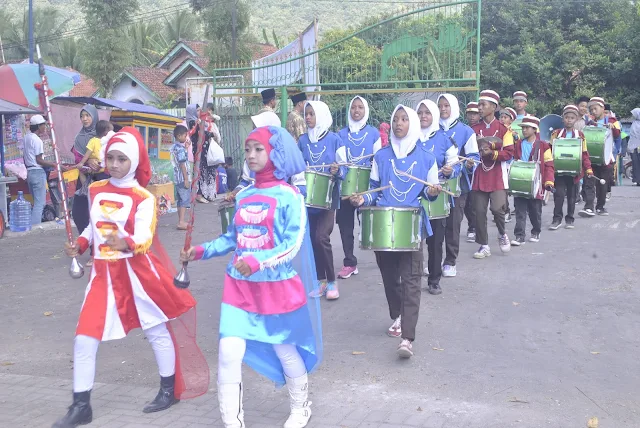 DRUM BAND SMP ALAZHAR CITANGKOLO