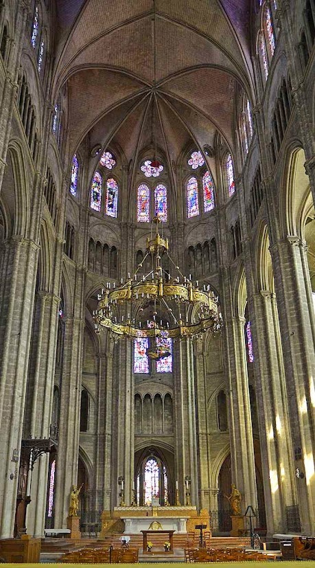 Bourges: nave central.