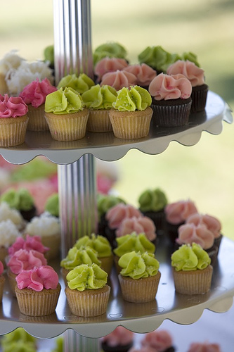 DECORATE GREEN AND PINK AND YELLOW FOR A WEDDING