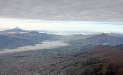 Avenida de los Volcanes - Ecuador