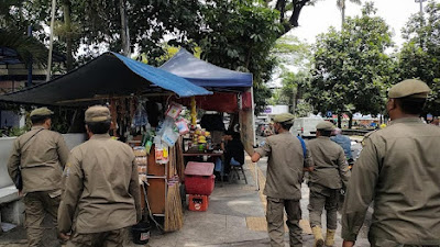 Satpol PP Segera Tertibkan PKL Zona Merah dan Reklame