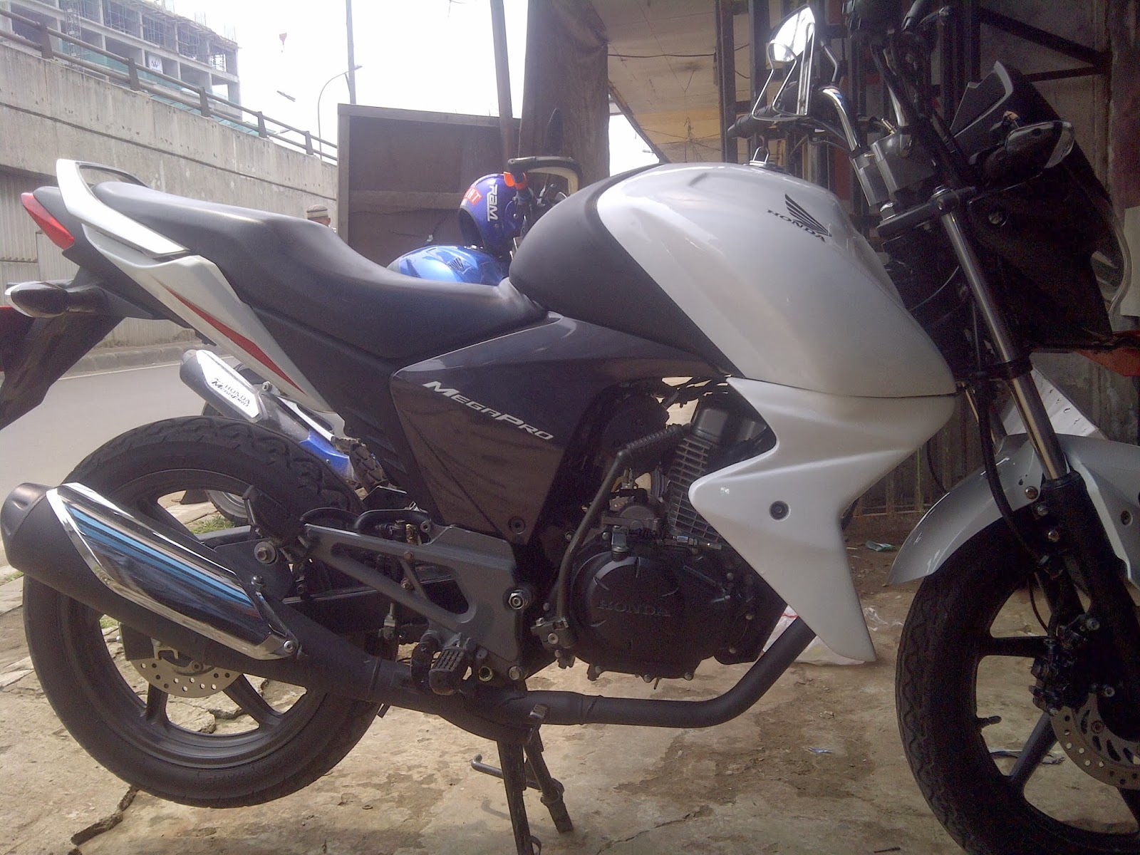 MODIFIKASI MOTOR  KONDOM TANGKI  MODEL CB1000 FOR NEW  MEGAPRO 